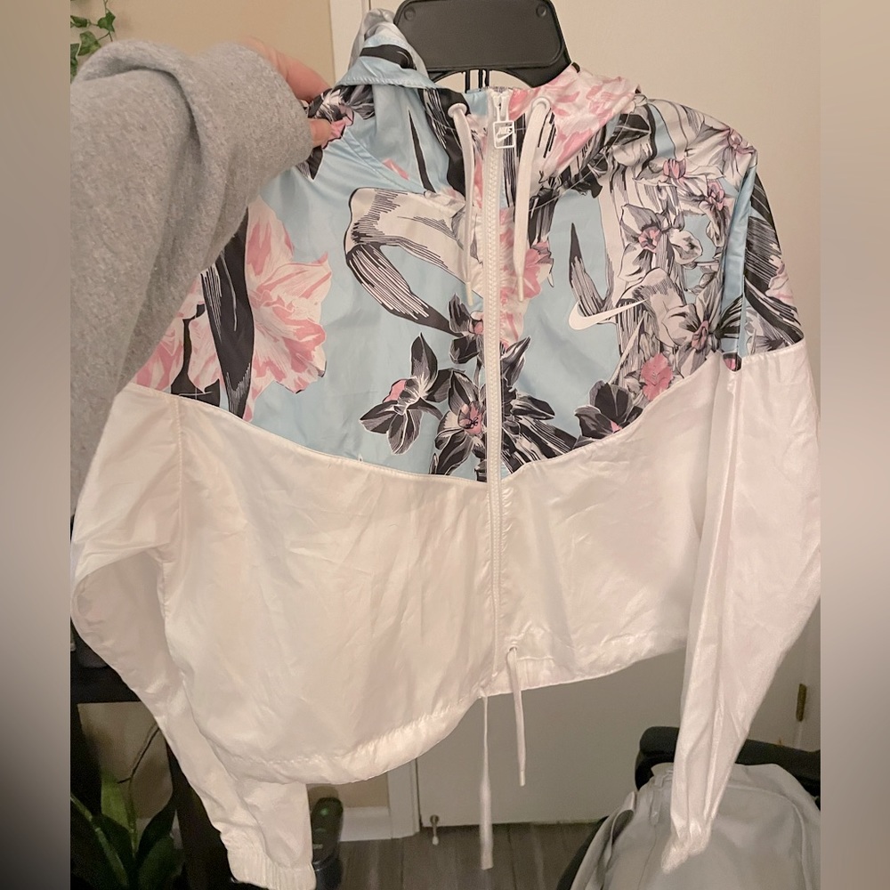 Sz S Nike cropped Windbreaker
